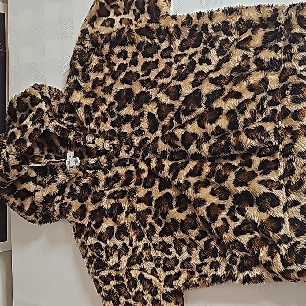 NWT girls cheetah print Faux Fur hoodie.